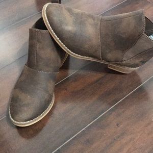 The perfect brown booties..